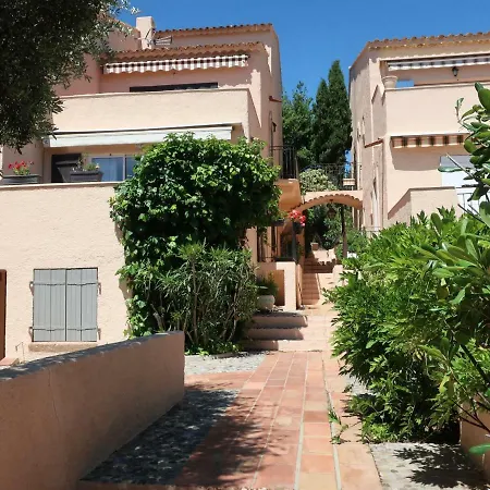 דירה Village De Silhouette.4 *