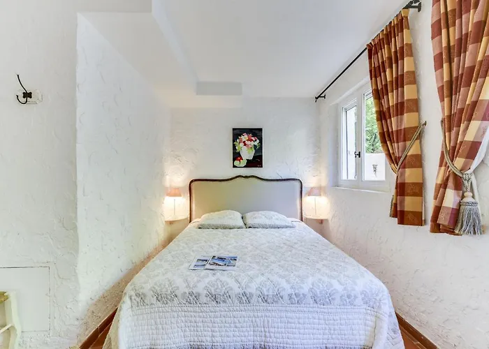 Village De Silhouette.4 * Grimaud